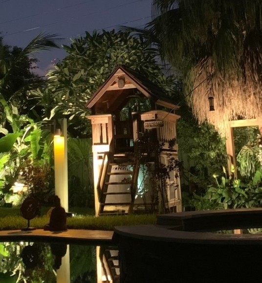 Nighttime image of an outdoor pool area. Do you desire serenity in your relationship? Working with a relationship therapist in Delray Beach, FL, can help you and your partner handle disagreements in a healthy way.